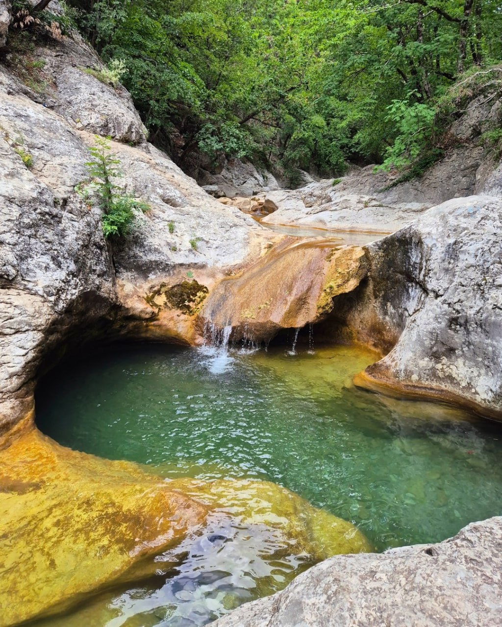 Путешествие по дну Большого каньона Крыма. Река Аузун-Узень и Ванна молодости