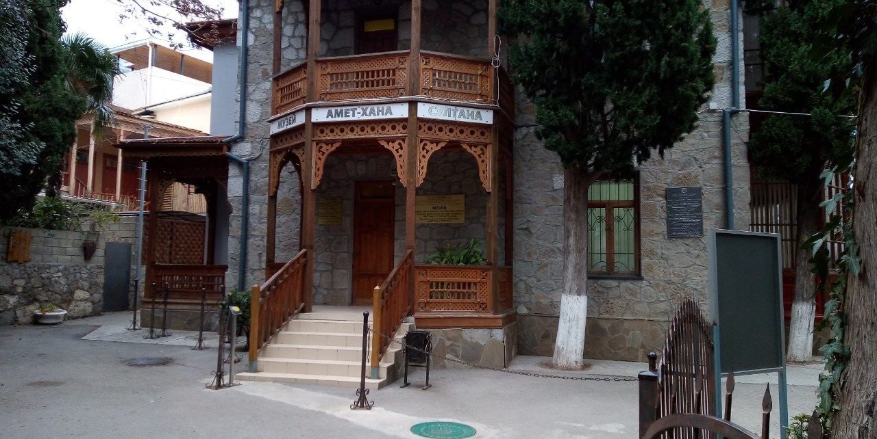 Музей героя летчика Амет-Хана Султана